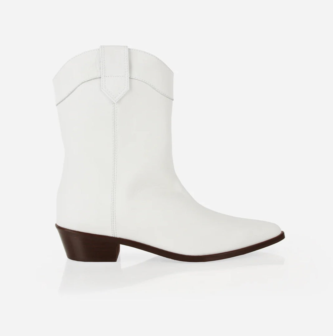 Poppy Barley West End Boots in White (Brand New) - Size 7