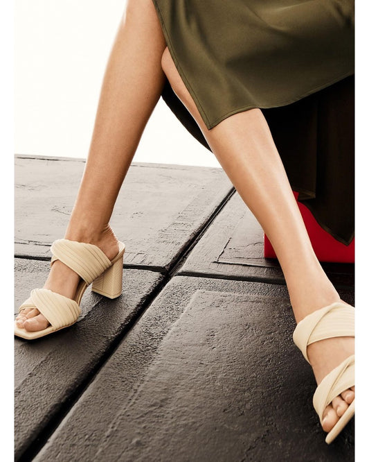 Dolce Vita Pilton Sandals in Ivory - Size 7