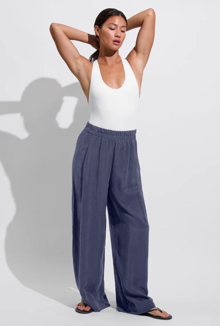 LOF Day Trip Pant in Navy - Size M